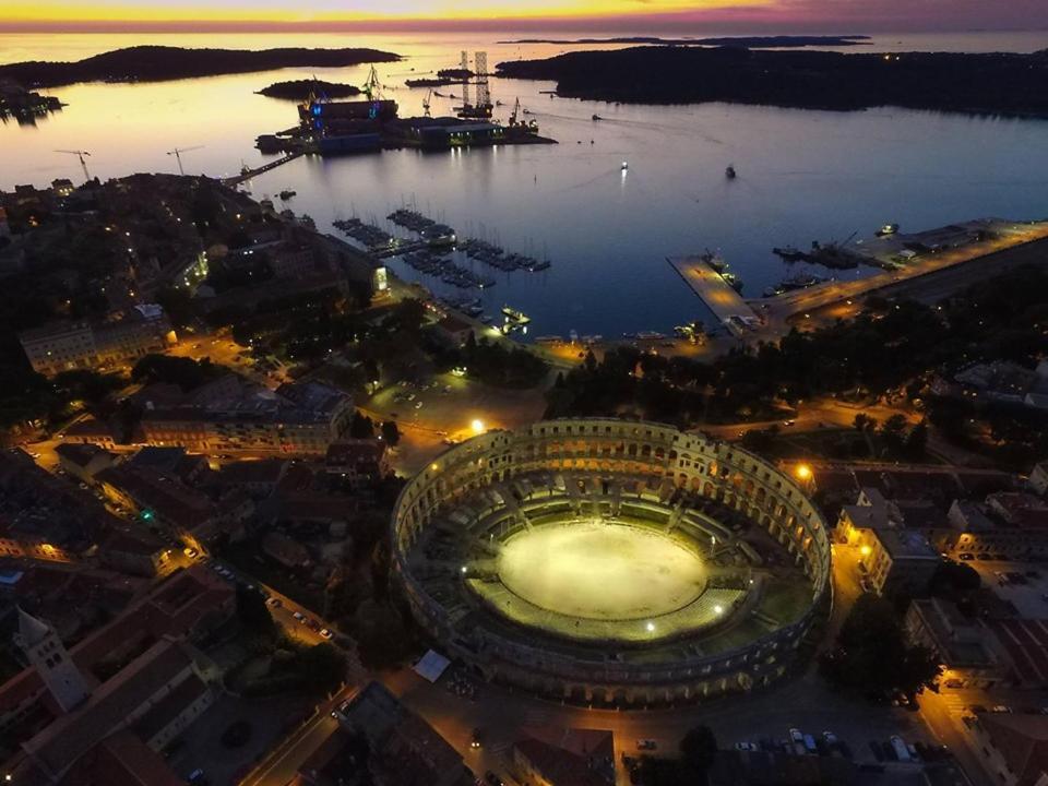 Top App 5 Min Arena Amphitheater Pula Exterior photo